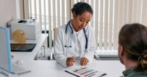 découvrez les enjeux de la fraude dans le secteur de la santé, ses impacts sur les systèmes de soins, et les mesures pour lutter contre ce fléau. informez-vous sur les types de fraudes, les conséquences pour les patients et les professionnels, ainsi que les solutions pour garantir l'intégrité des services de santé.