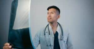 découvrez les enjeux et les conséquences de la fraude dans le secteur de la santé. apprenez à identifier les stratagèmes courants et les mesures à prendre pour protéger le système de soins et préserver l'intégrité des services médicaux.