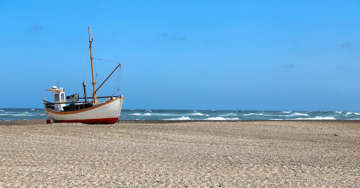 protect your boat with coverage tailored to your needs. discover our comprehensive boat insurance offers for smooth sailing, damage coverage, and excellent customer service.