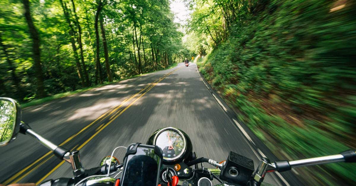 Découvrez notre sélection des meilleurs top cases moto 2025 : praticité, sécurité et design réunis pour équiper votre deux-roues avec style. Guide d'achat et conseils pour choisir le top case idéal.