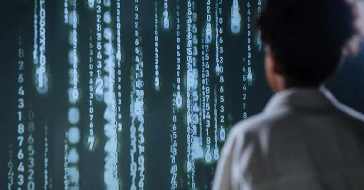 Discover everything about cybersecurity: definitions, issues, and practical advice to protect your personal and professional data against online threats and attacks.