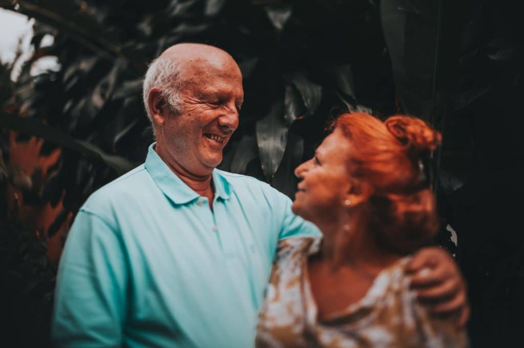 Prix moyen mutuelle senior couple 2026 : tarifs réels et économies